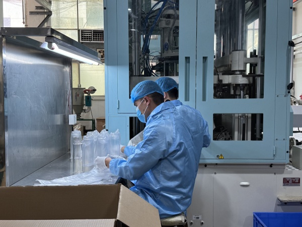 日本进口一步法自动吹塑成型机